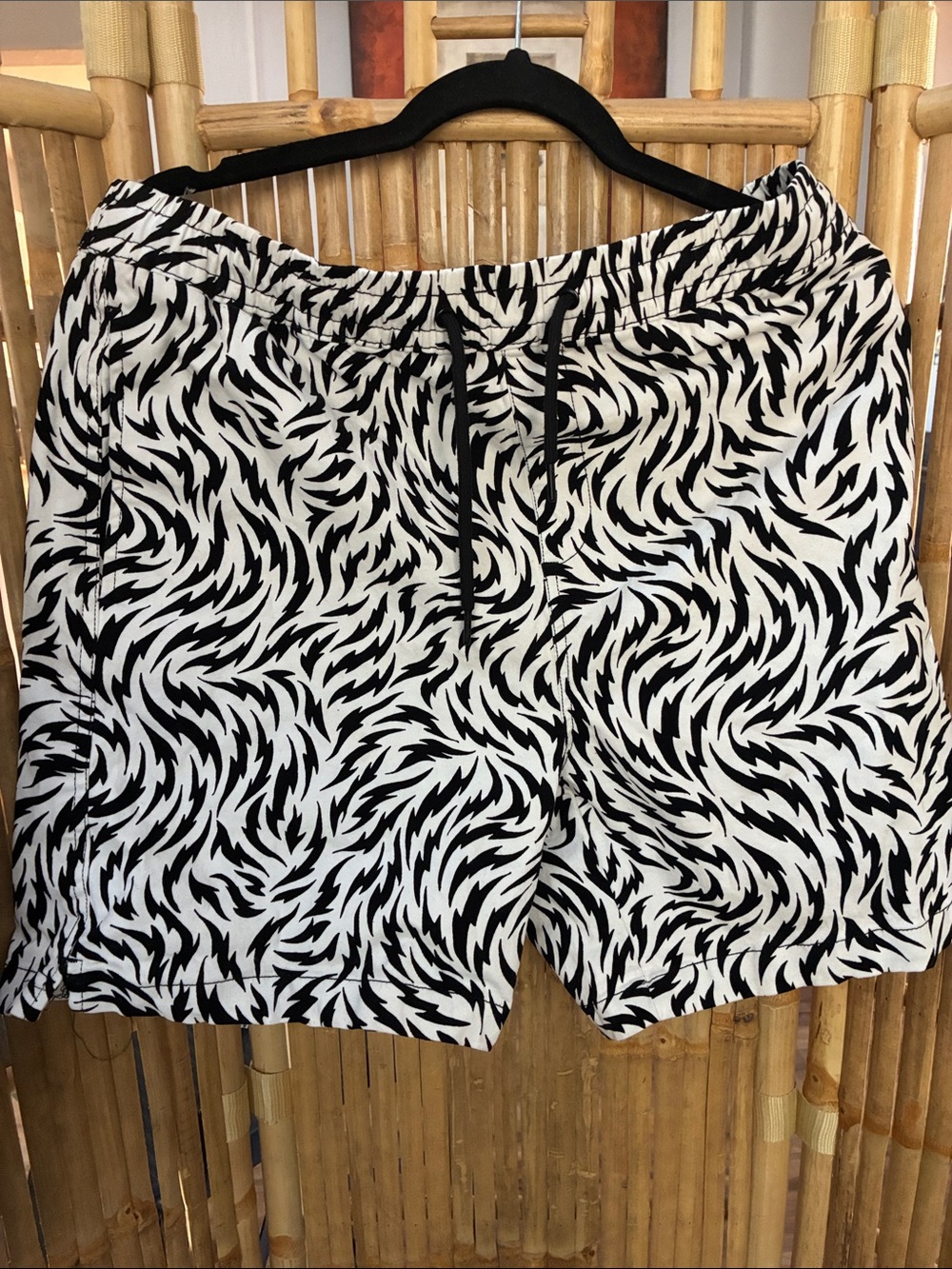 Forever 21 Black & White Swirl Drawstring Men's Hybrid Shorts